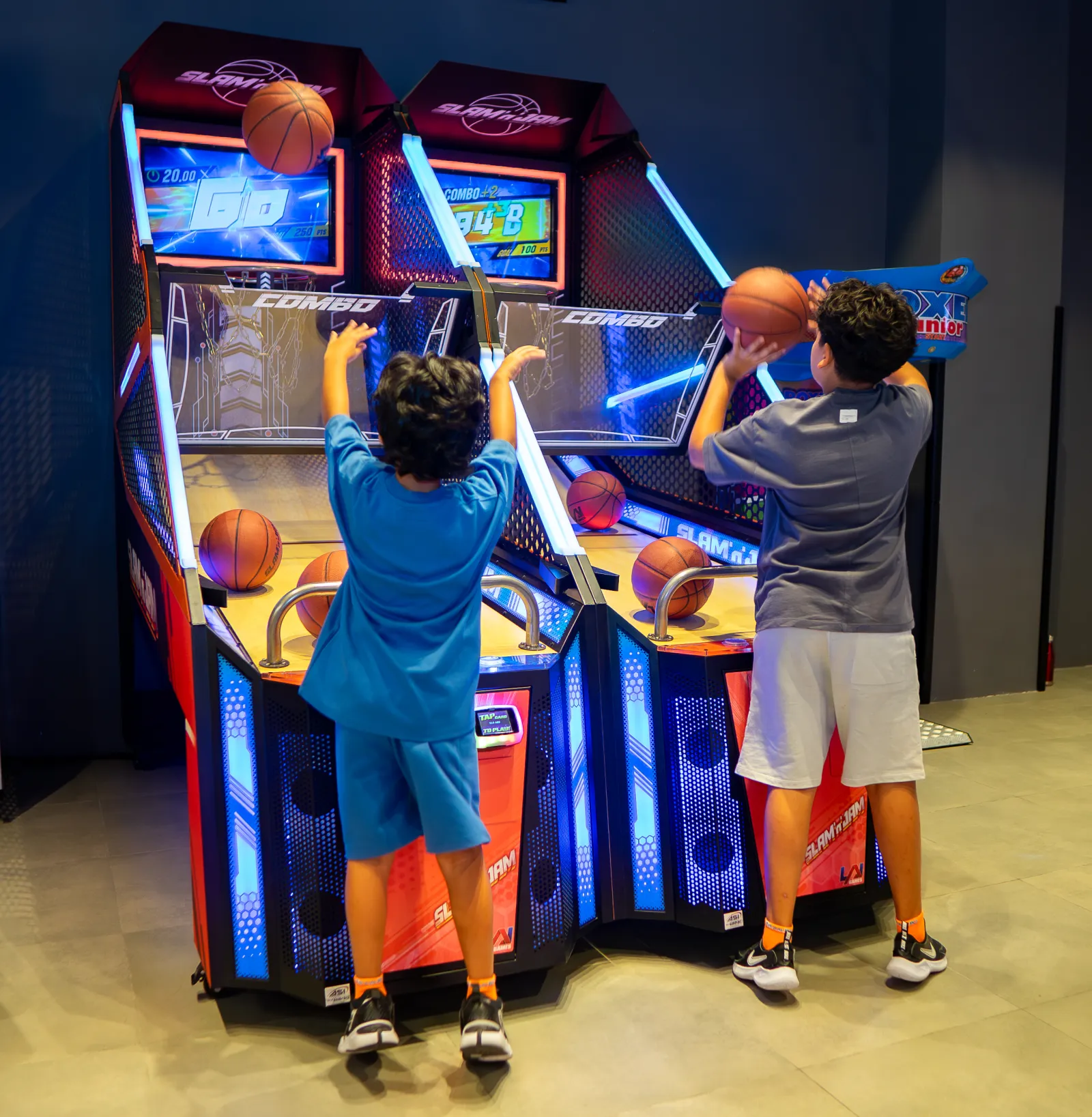 Arcade game lineup at Trampo